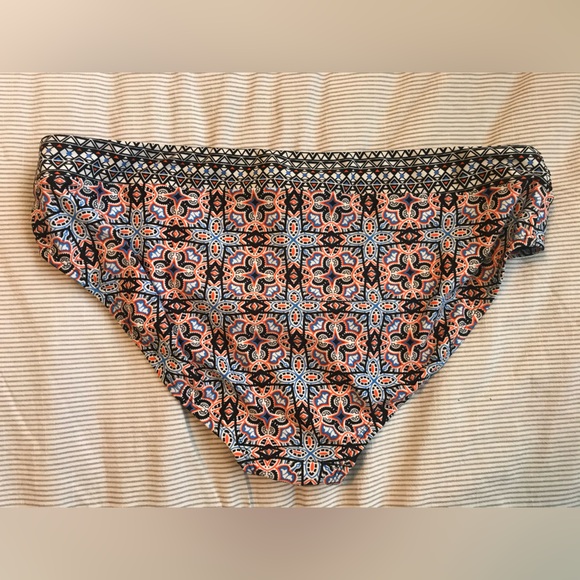 Patterned Bikini Set - Picture 3 of 7